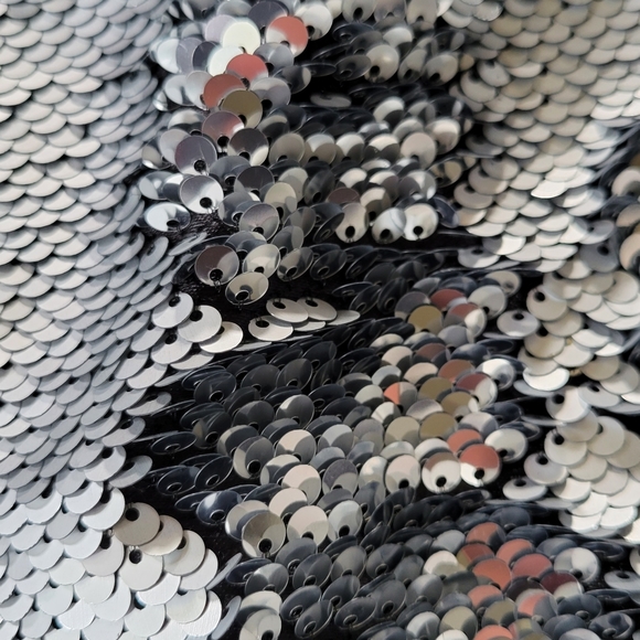 Sequined Mermaid Tail Blanket - Picture 3 of 4